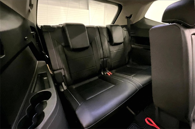 Vehicle image 13 of 38
