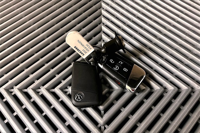 Vehicle image 29 of 38