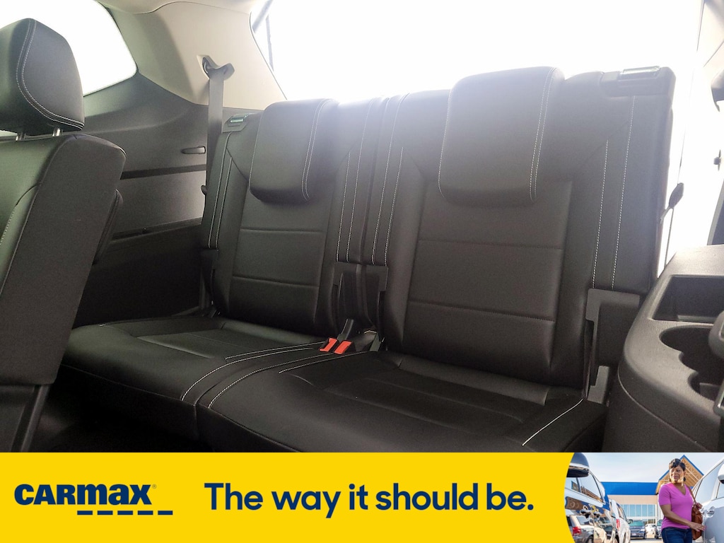 Vehicle image 11 of 27