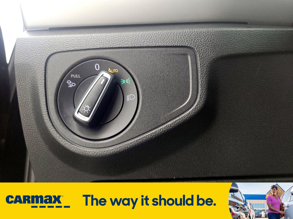 Vehicle image 21 of 27