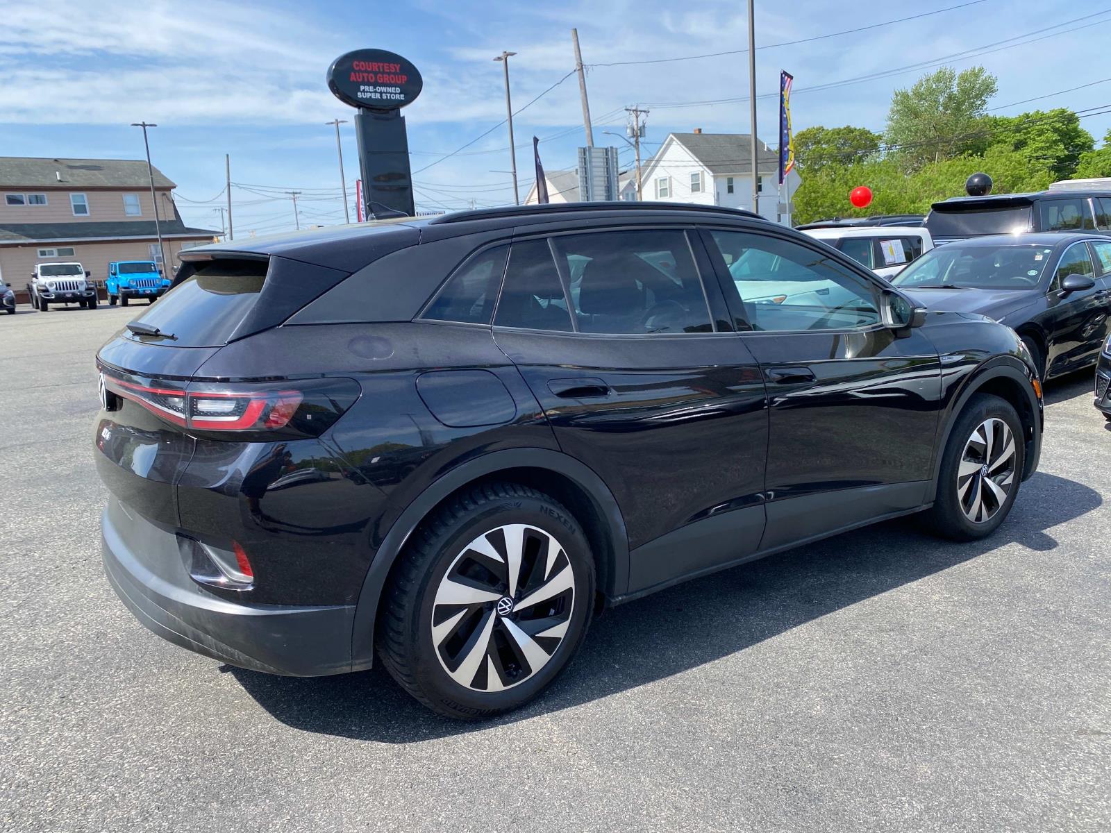 Vehicle image 4 of 23