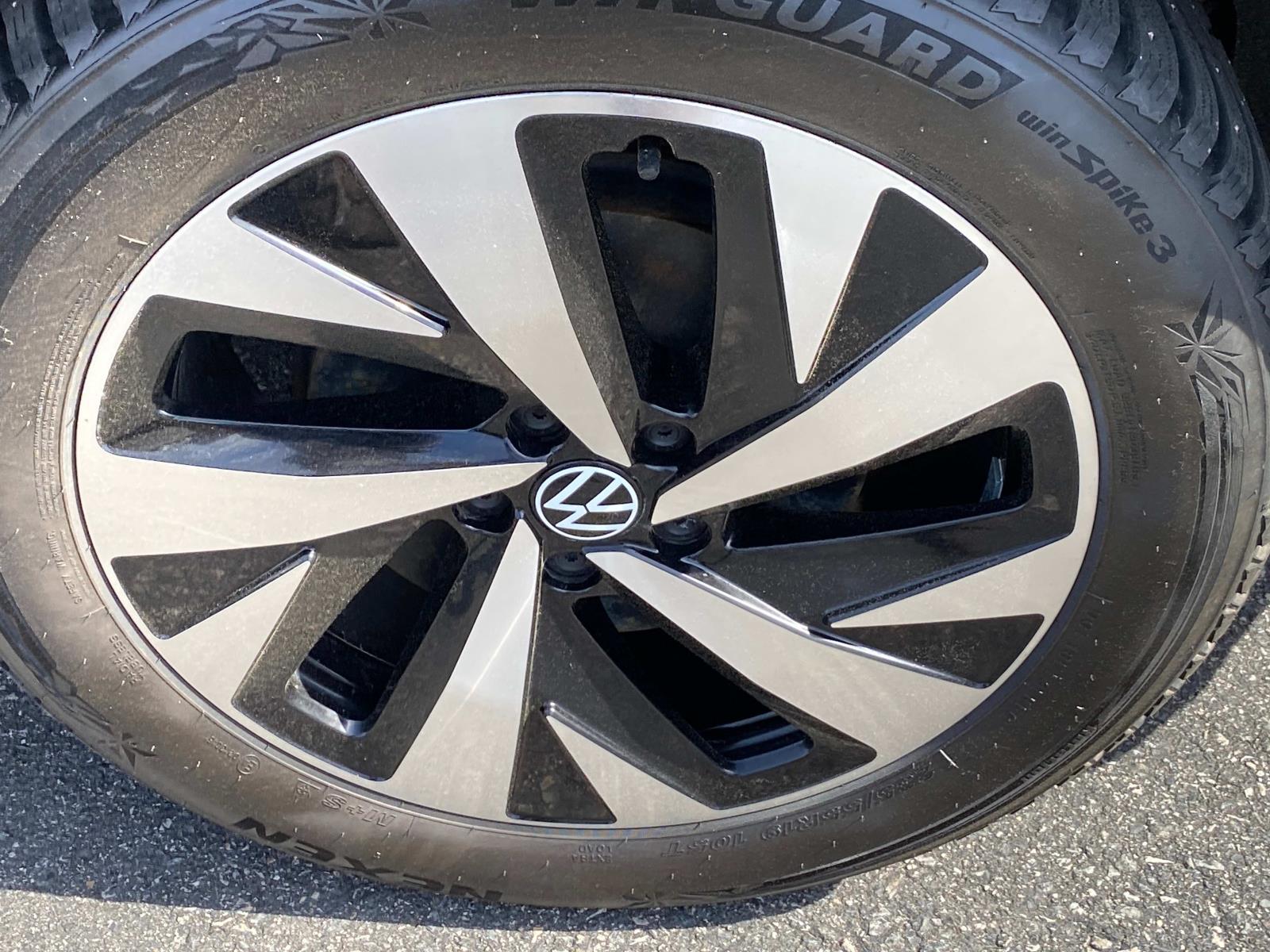 Vehicle image 22 of 23