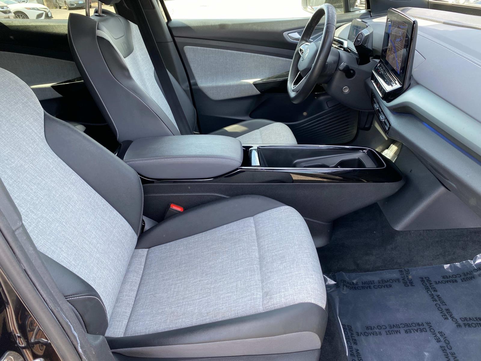 Vehicle image 17 of 23