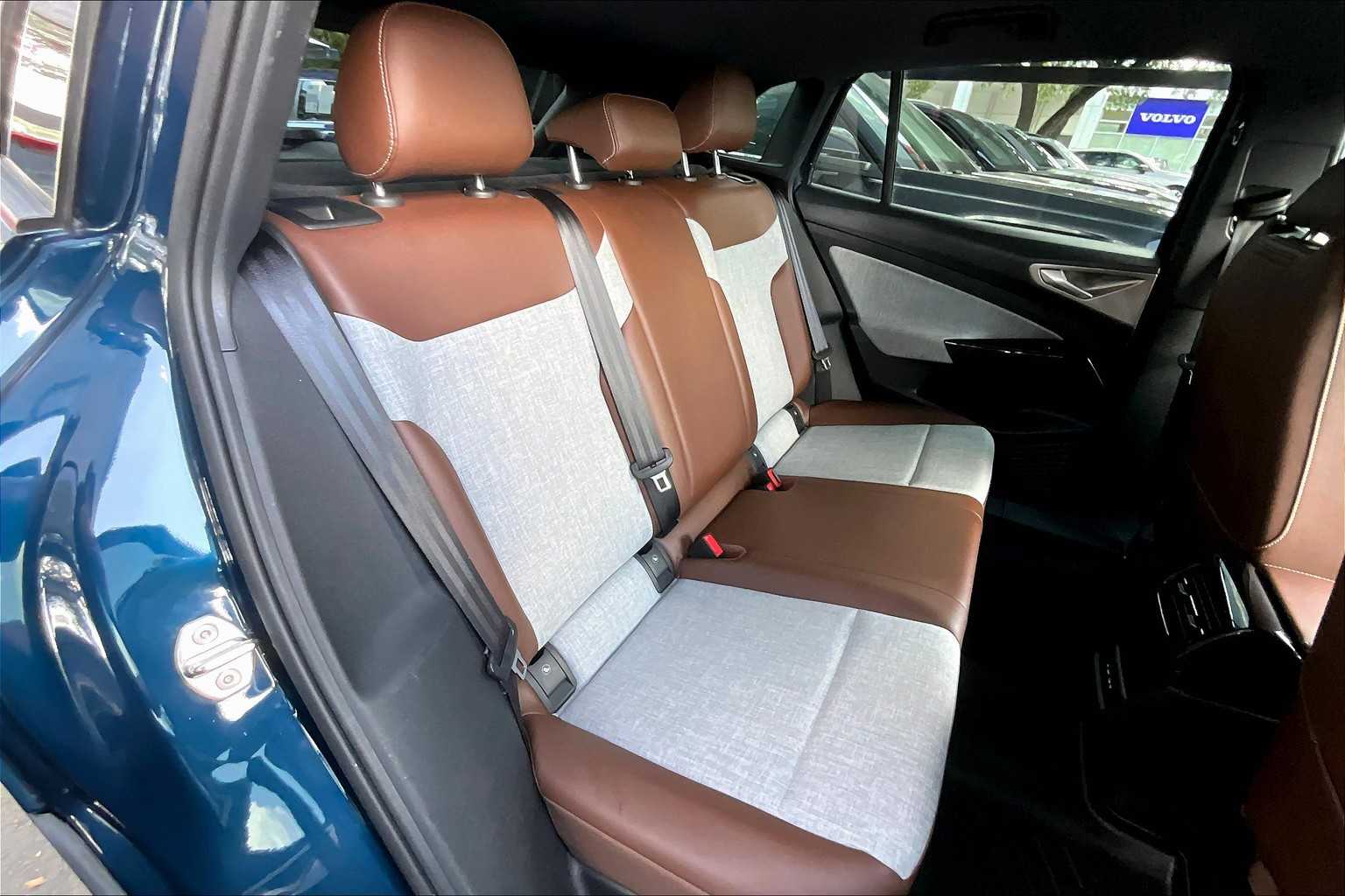 2023 Volkswagen ID.4 Pro Image 10 of 33