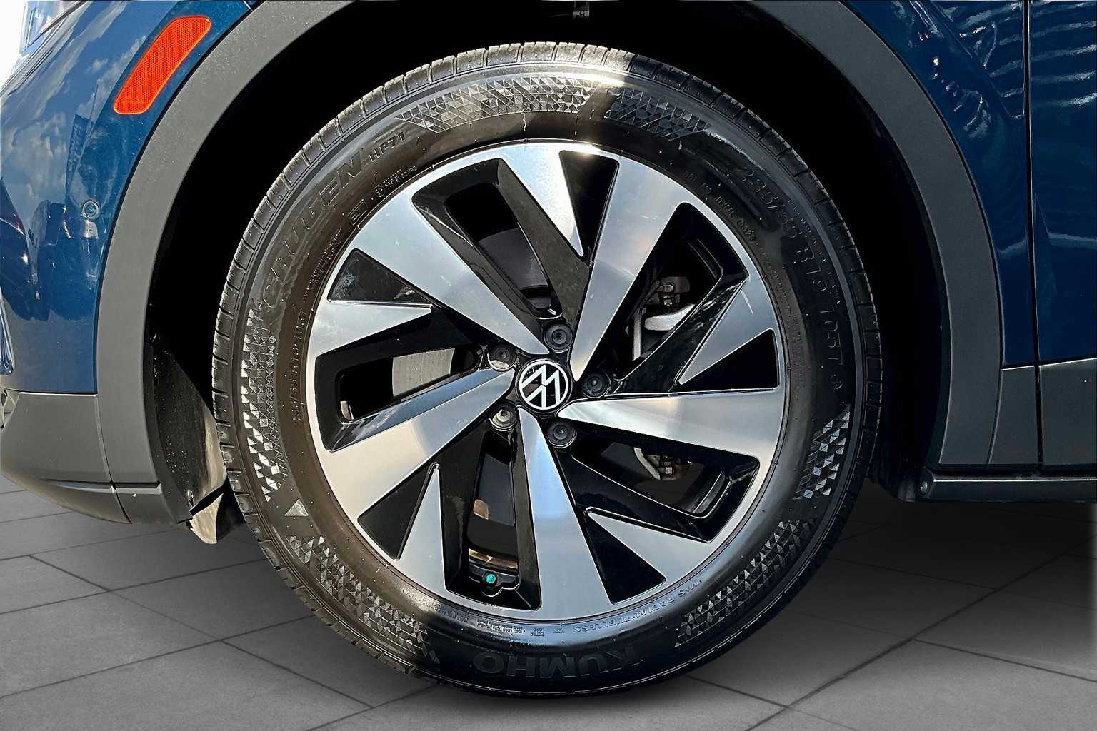 2023 Volkswagen ID.4 Pro Image 9 of 33