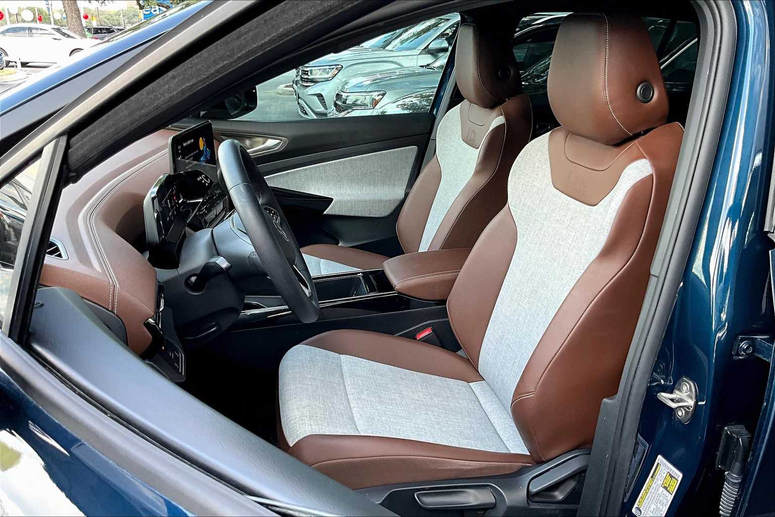 2023 Volkswagen ID.4 Pro Image 13 of 33