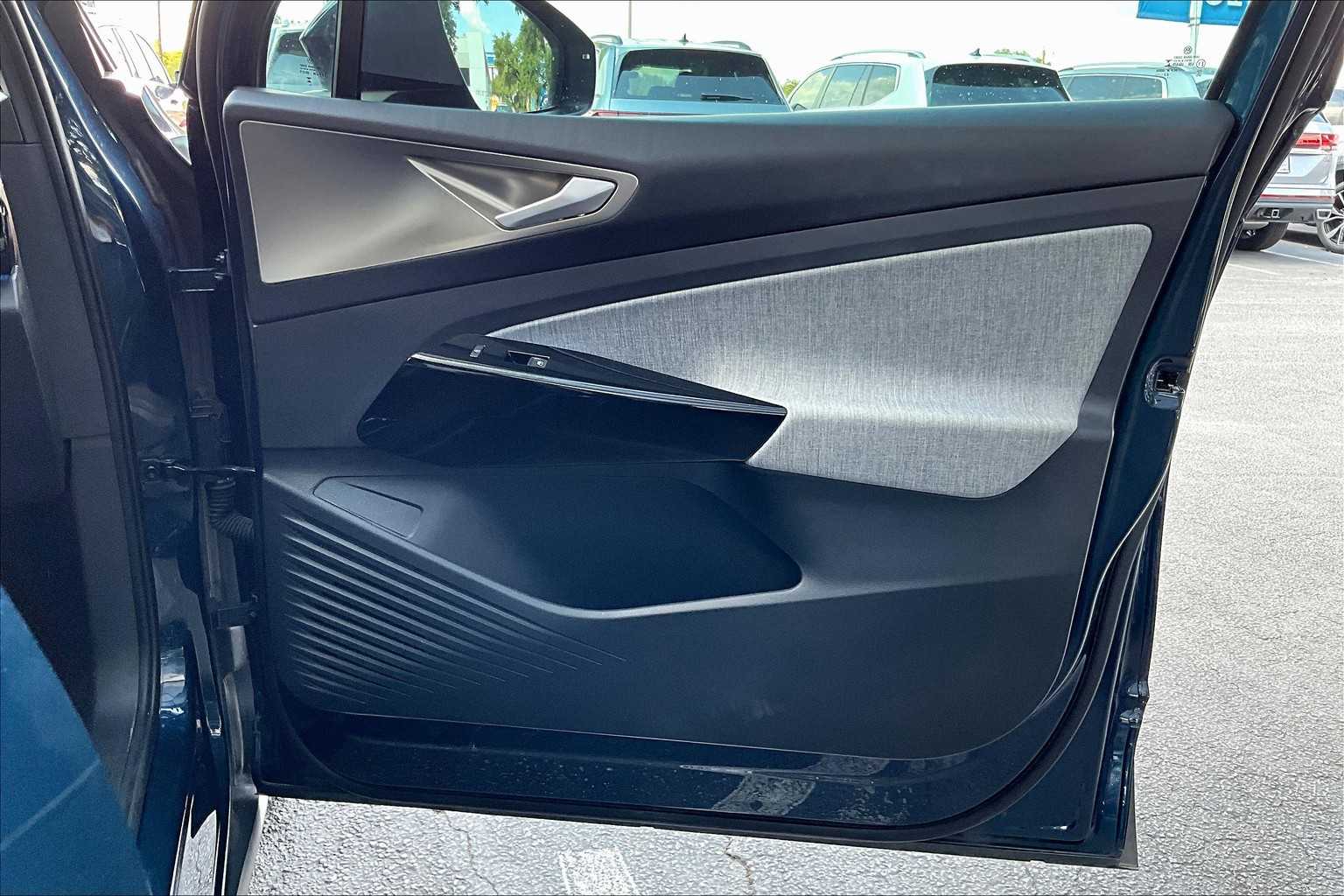 2023 Volkswagen ID.4 Pro Image 25 of 33