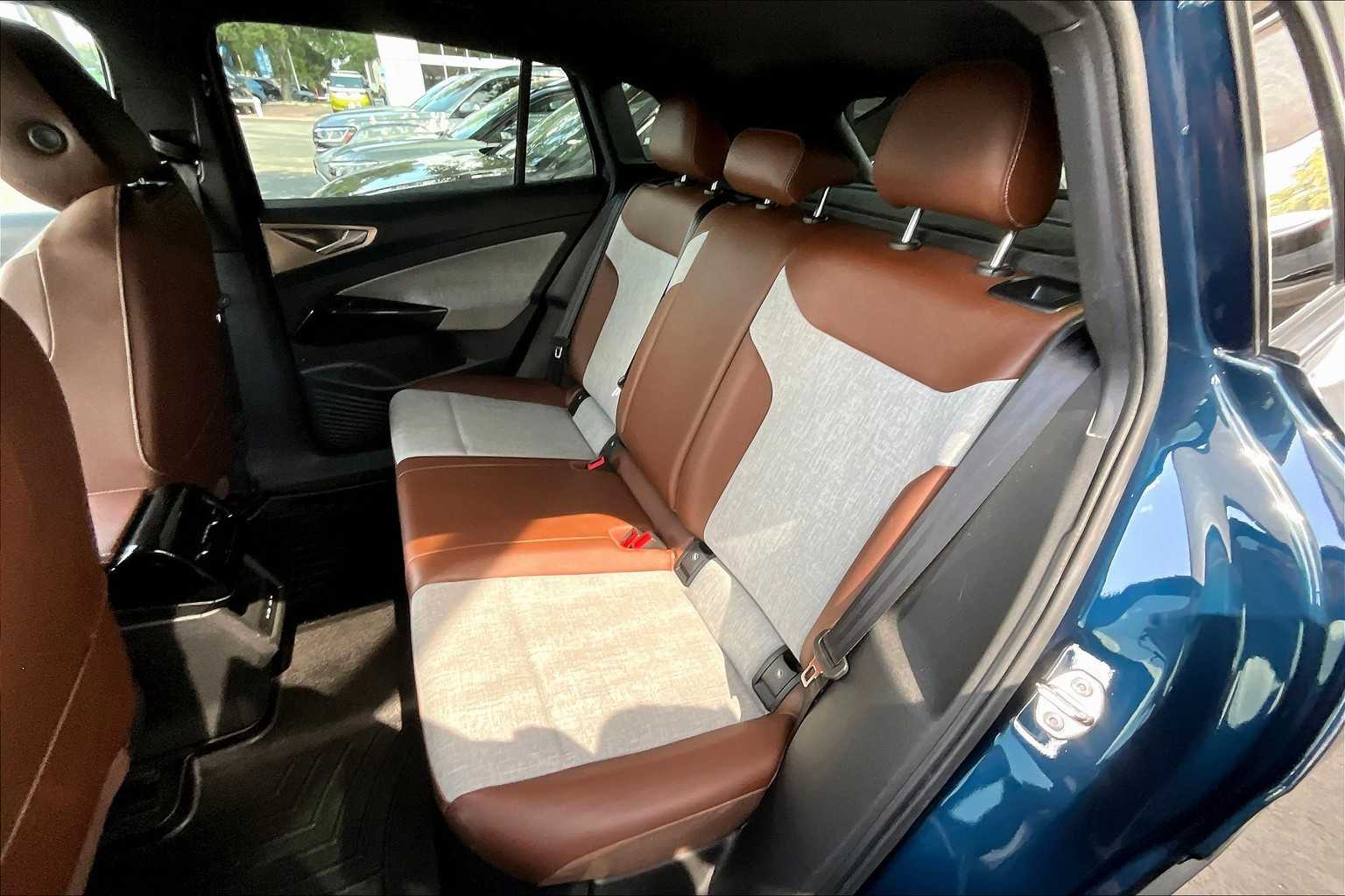 2023 Volkswagen ID.4 Pro Image 11 of 33