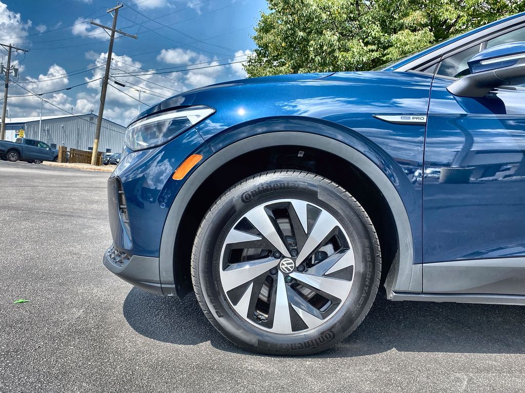 2023 Volkswagen ID.4 Pro Image 10 of 23