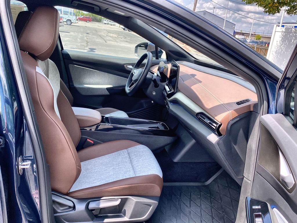 2023 Volkswagen ID.4 Pro Image 12 of 23