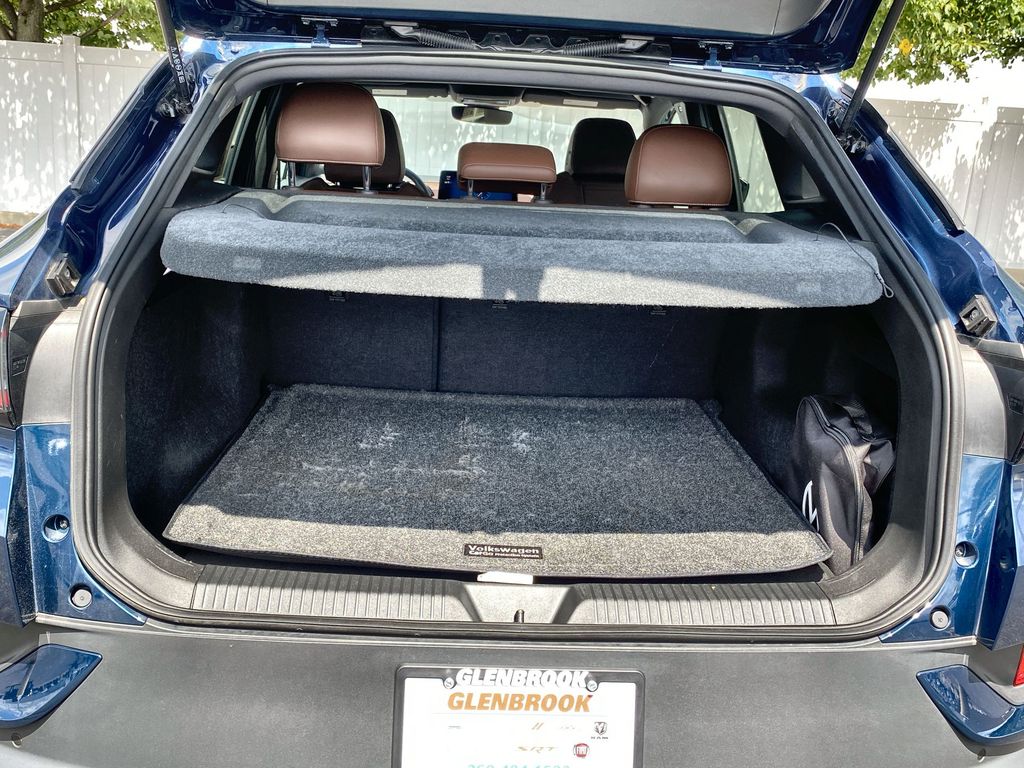 2023 Volkswagen ID.4 Pro Image 11 of 23