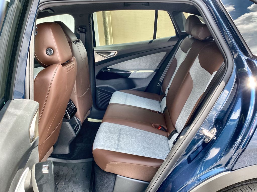 2023 Volkswagen ID.4 Pro Image 13 of 23