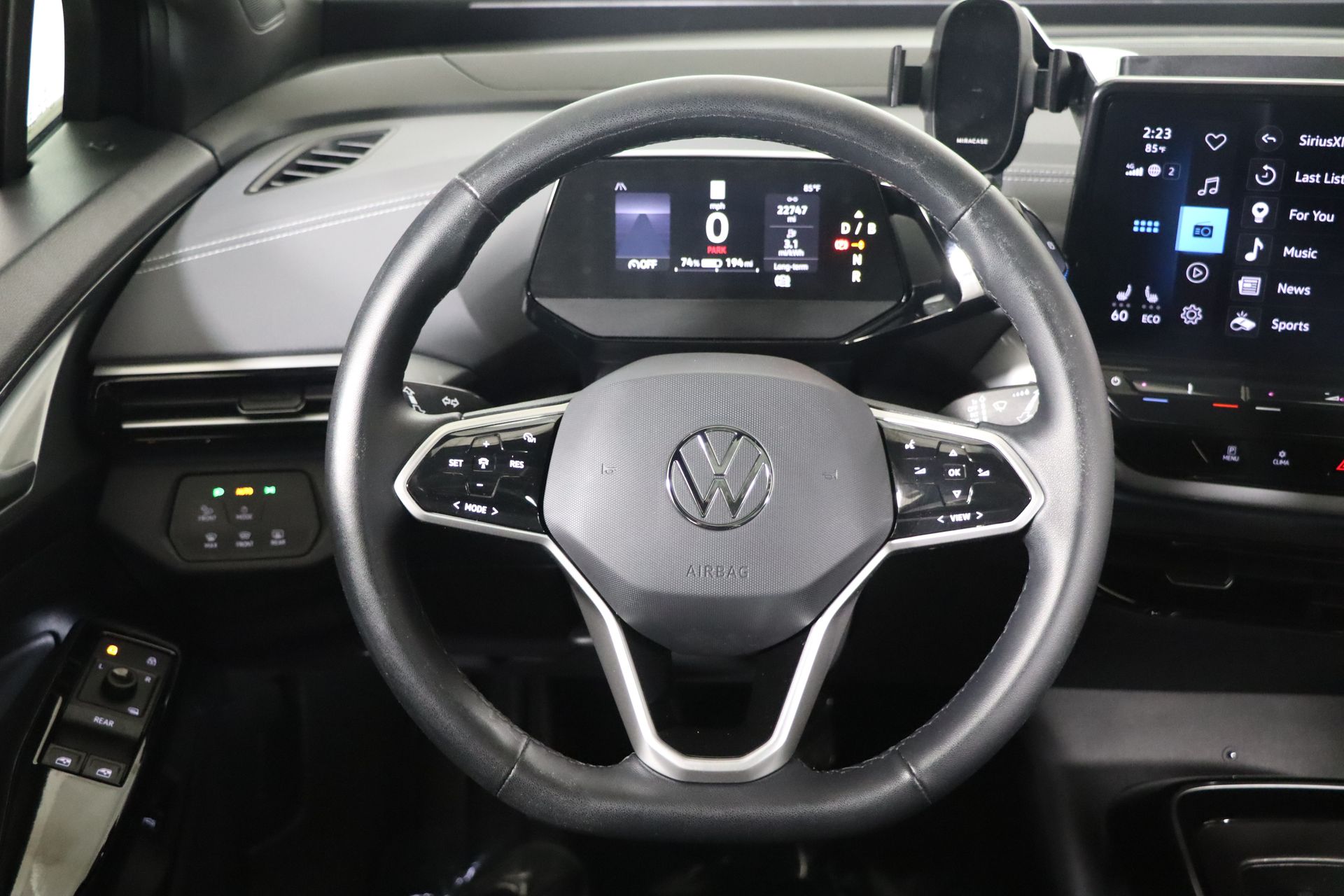 Vehicle image 41 of 45