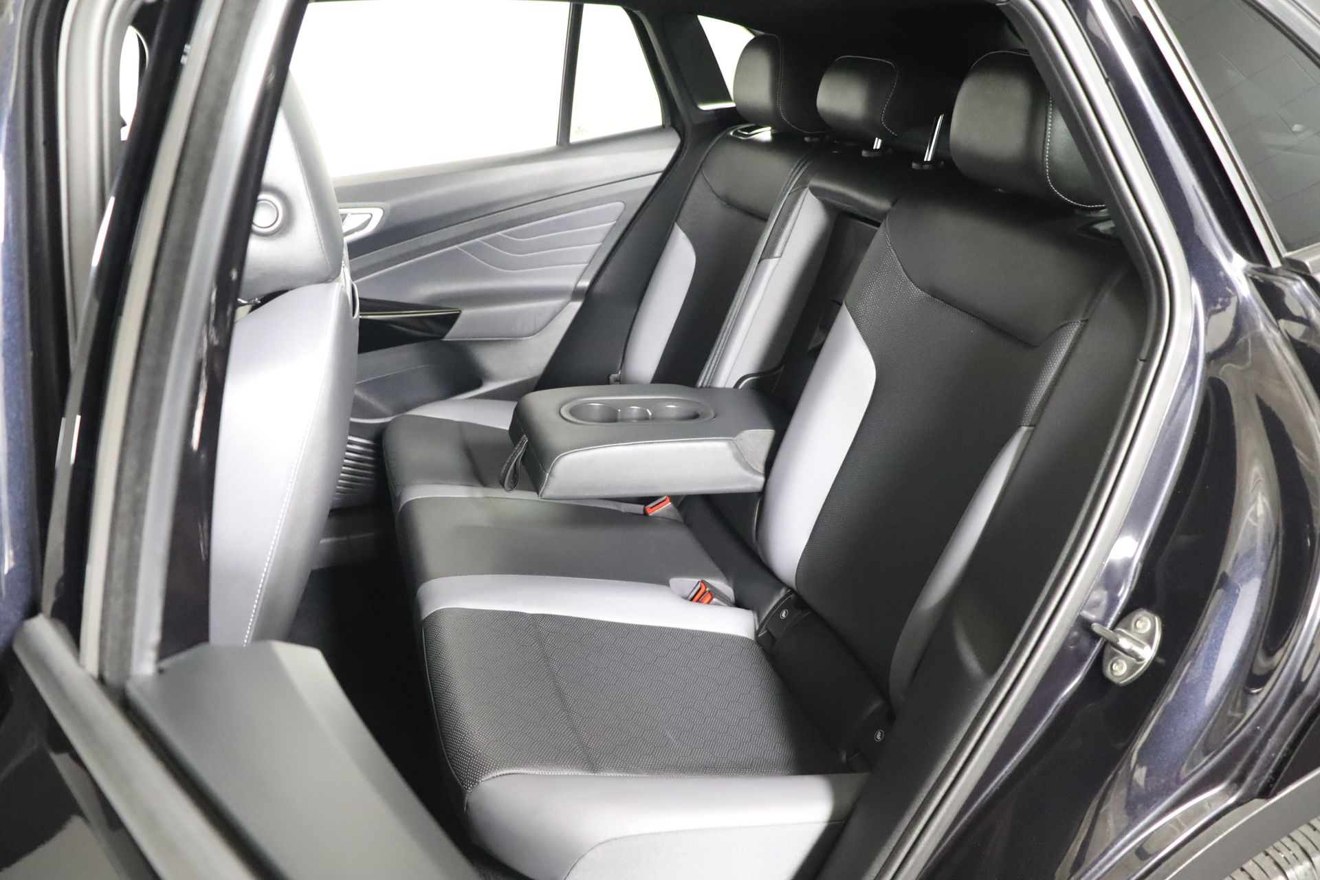 Vehicle image 20 of 45