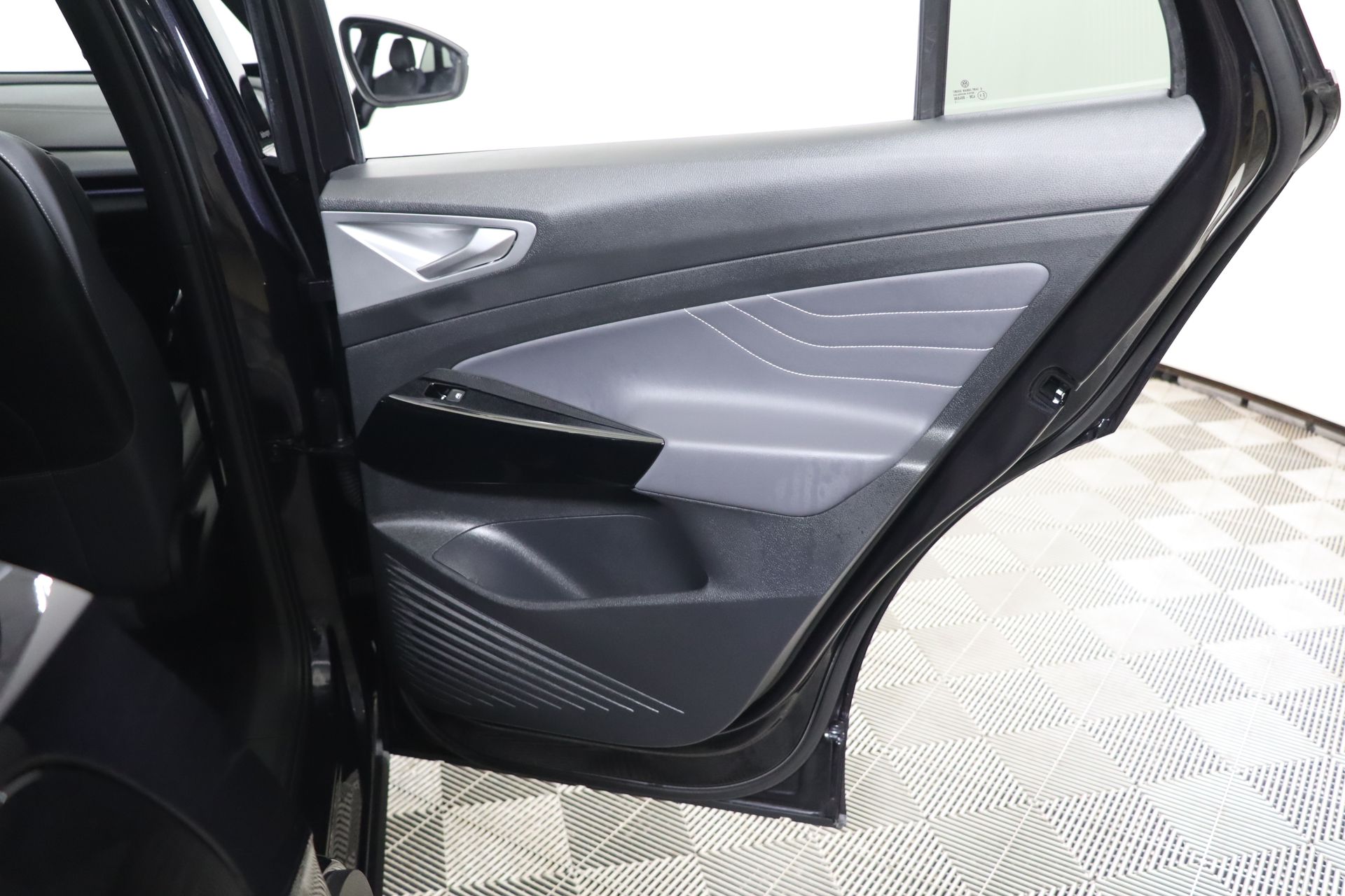 Vehicle image 22 of 45