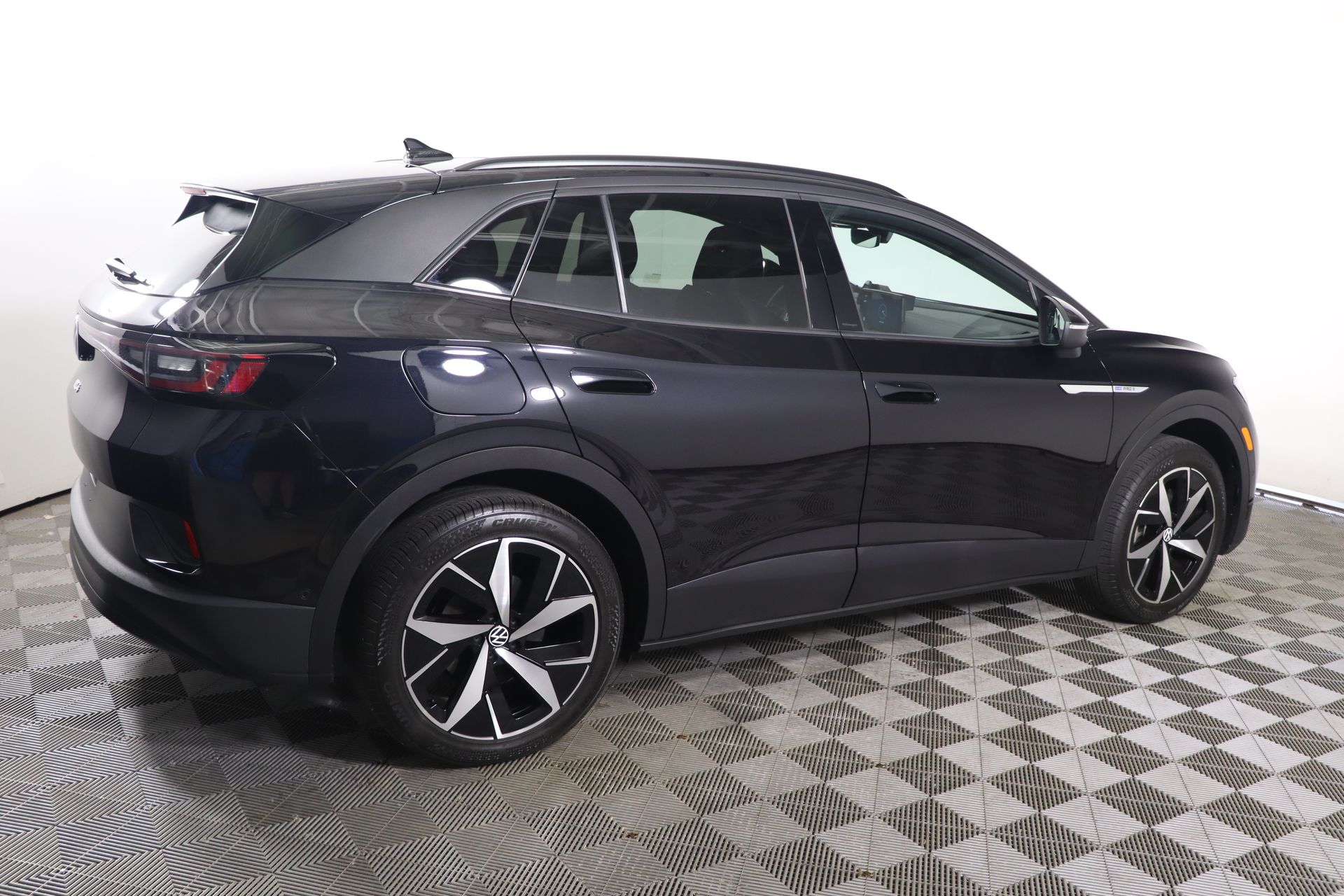 Vehicle image 8 of 45