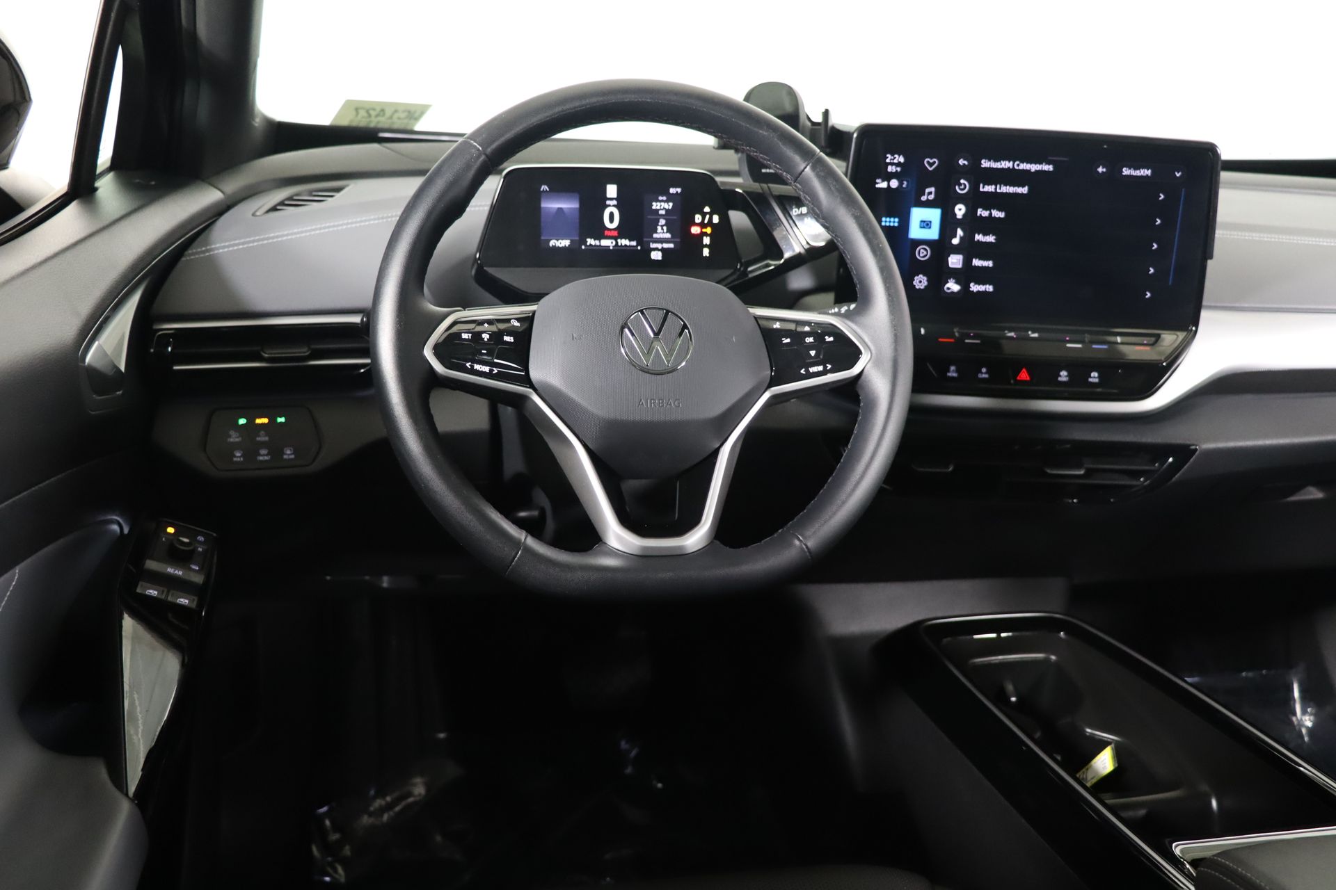 Vehicle image 25 of 45