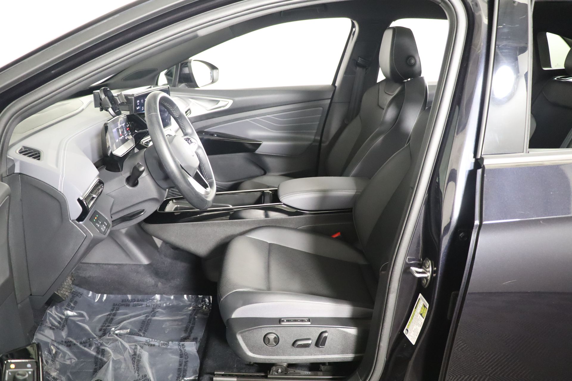 Vehicle image 23 of 45
