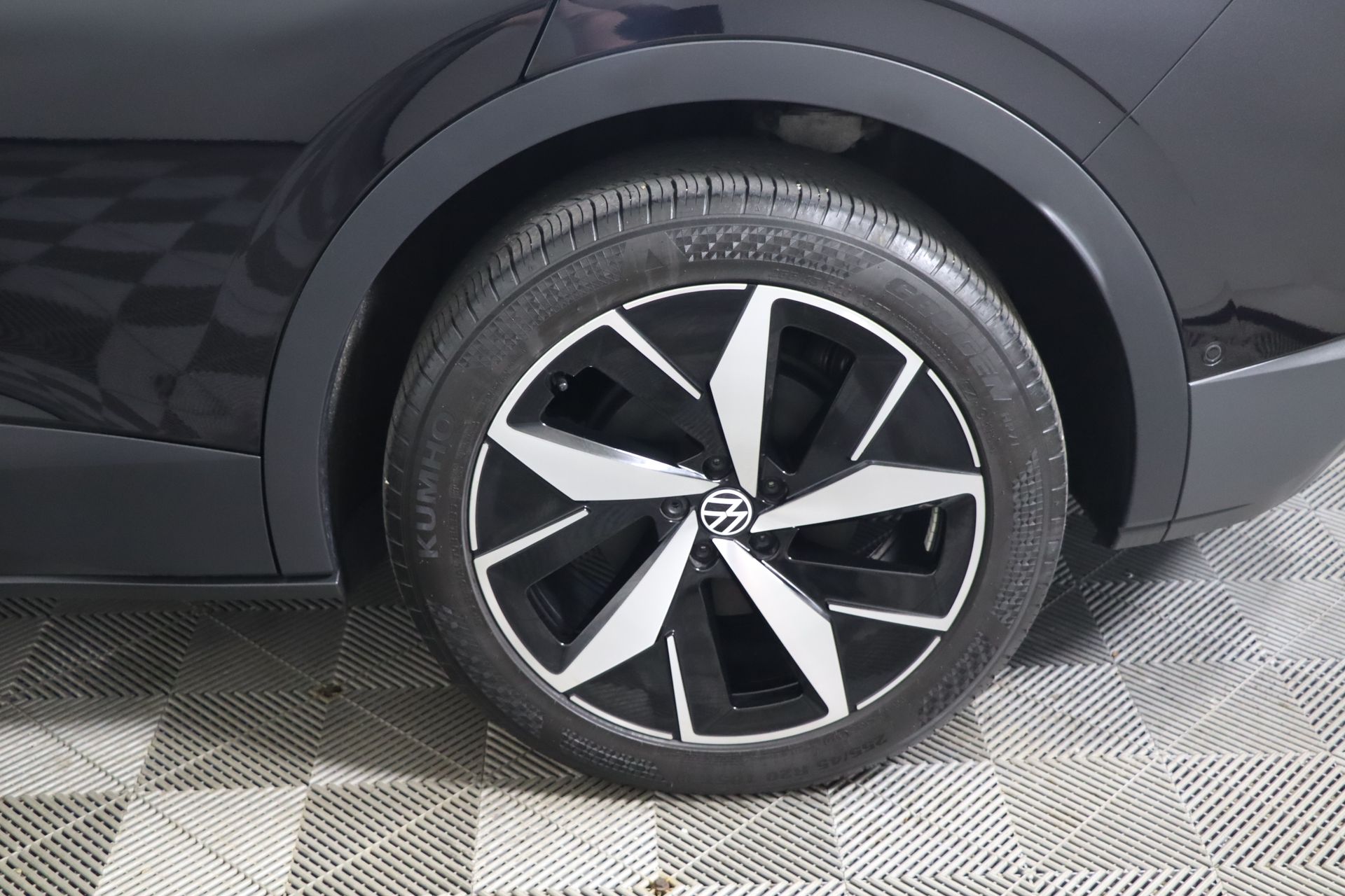 Vehicle image 16 of 45