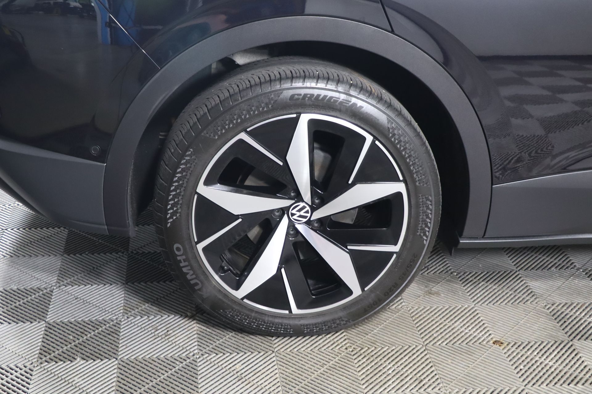Vehicle image 14 of 45