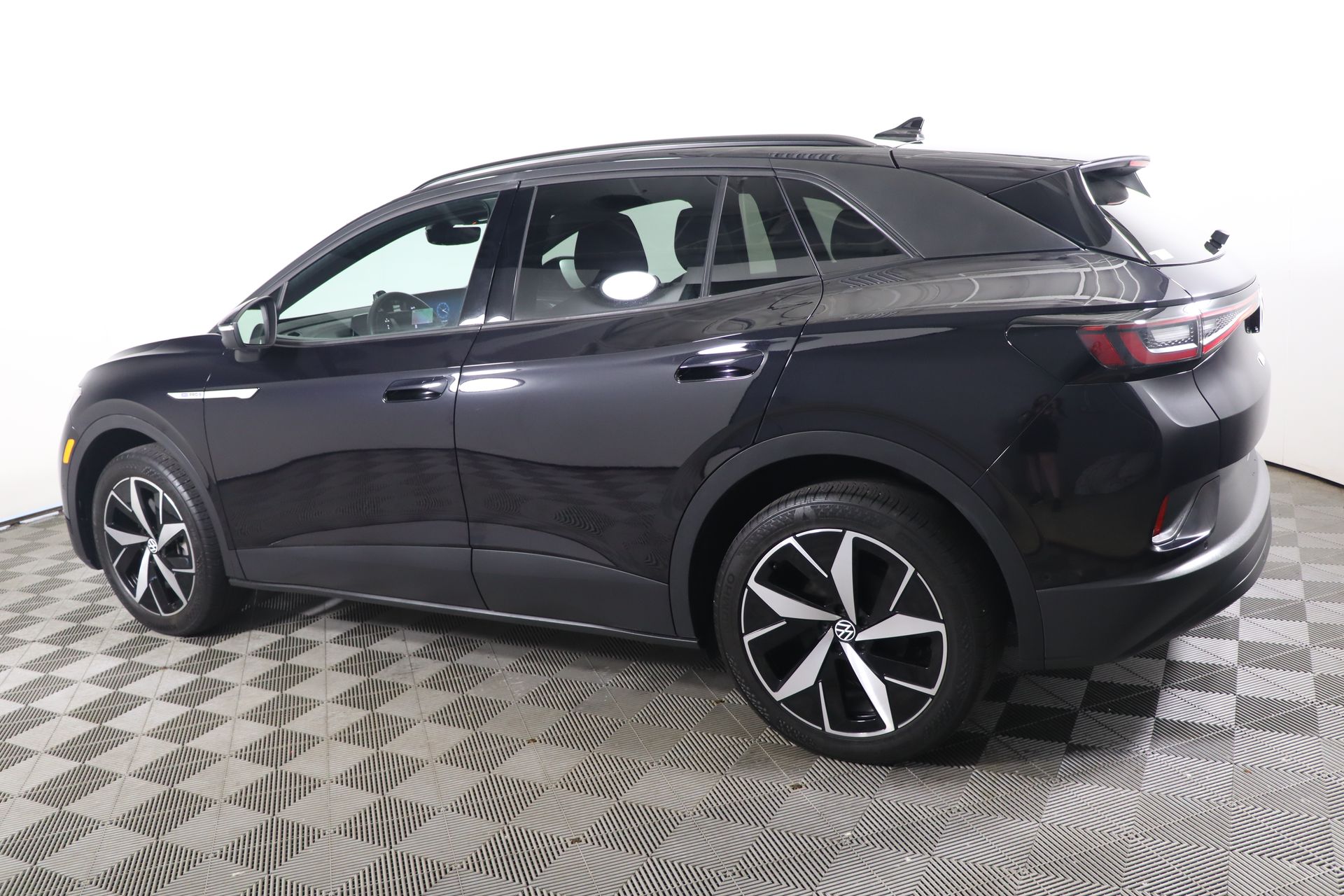 Vehicle image 11 of 45