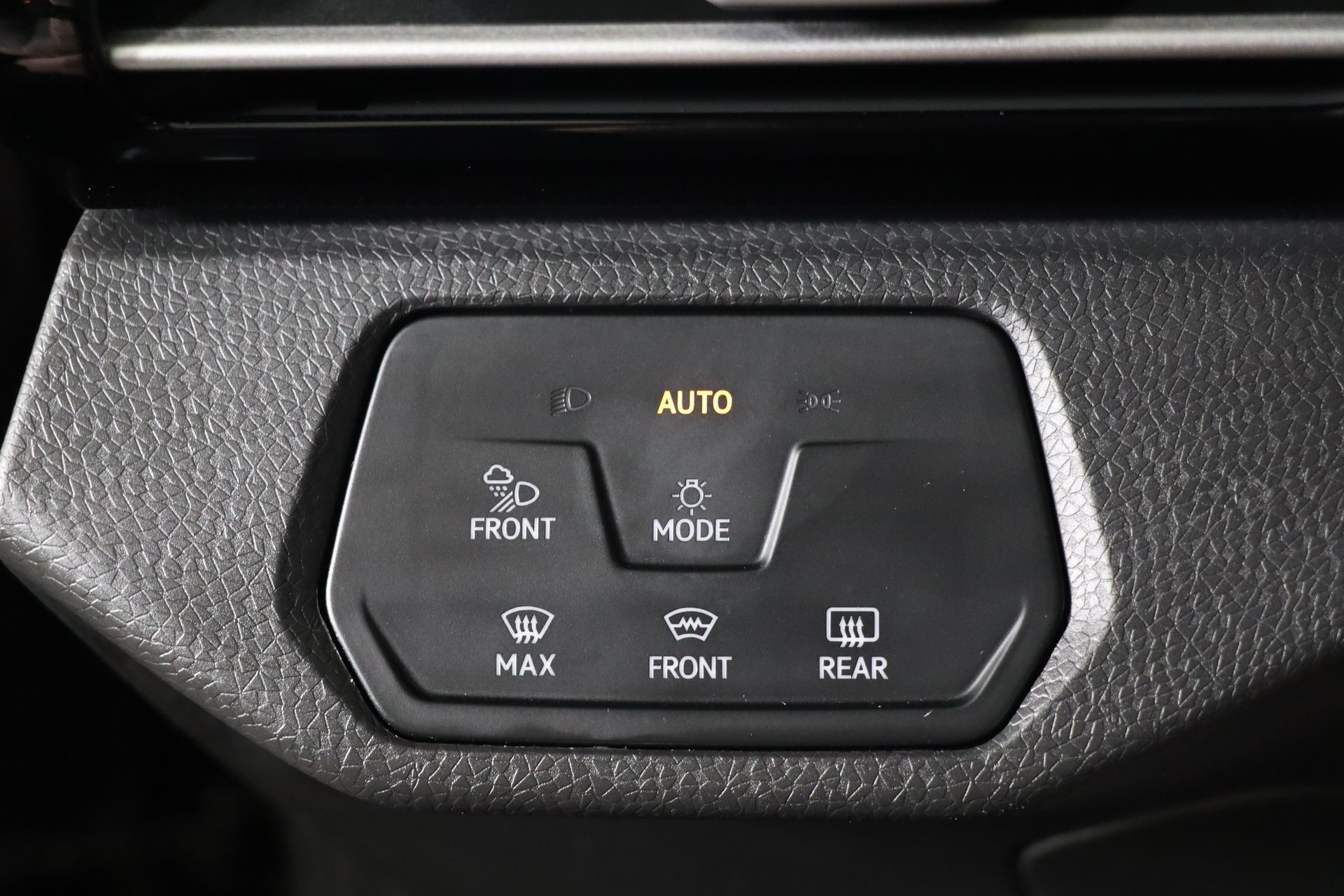 Vehicle image 37 of 45