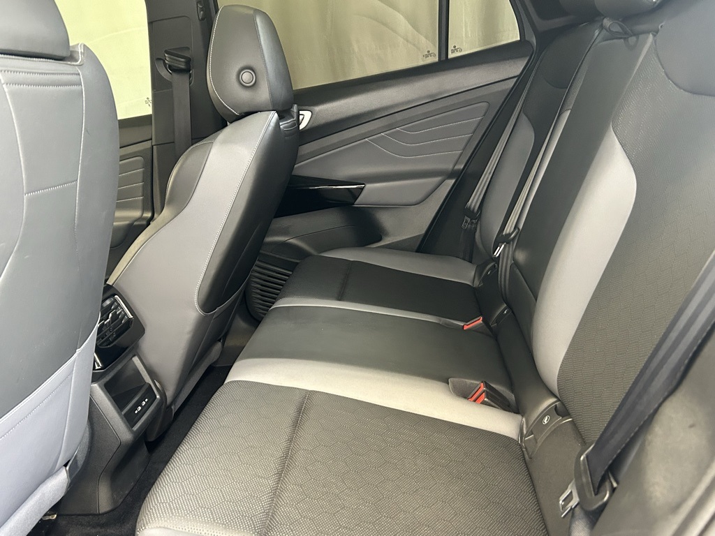 2023 Volkswagen ID.4 Pro S Image 10 of 26