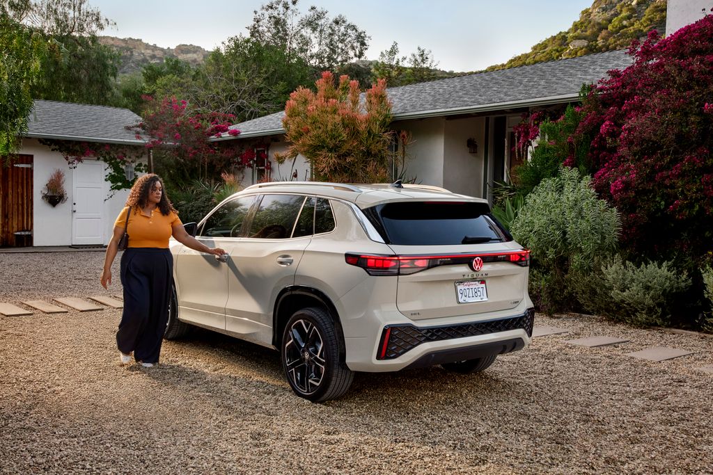 Vehicle image 3 of 11