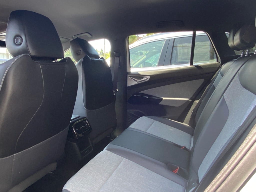 2023 Volkswagen ID.4 Standard Image 4 of 18
