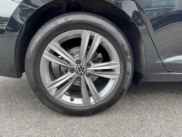 Vehicle image 16 of 18