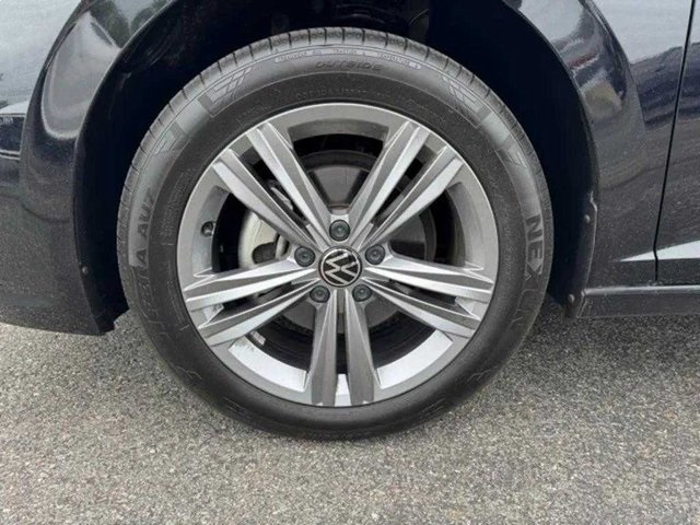 Vehicle image 17 of 18