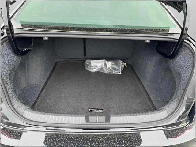 Vehicle image 14 of 18