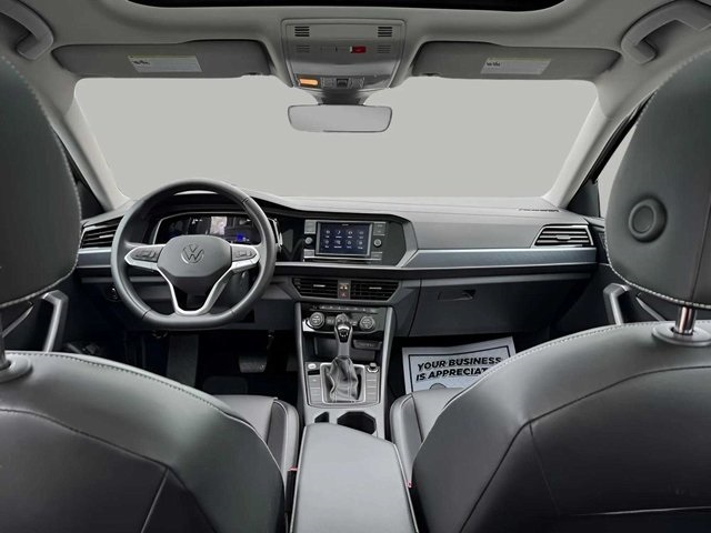 Vehicle image 11 of 18