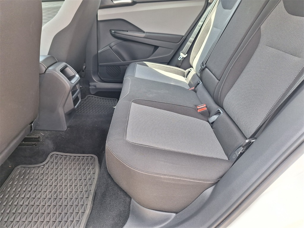 Vehicle image 21 of 29