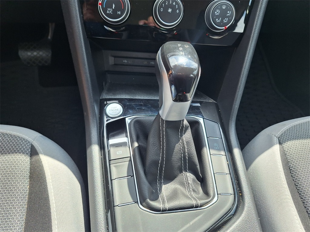 Vehicle image 17 of 29