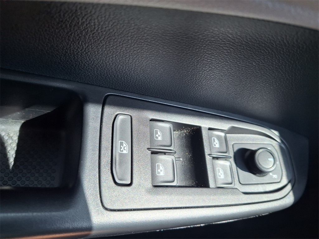 Vehicle image 19 of 29