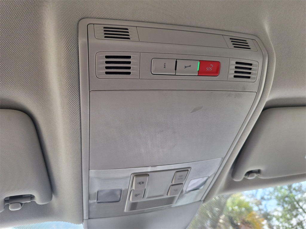 Vehicle image 18 of 29