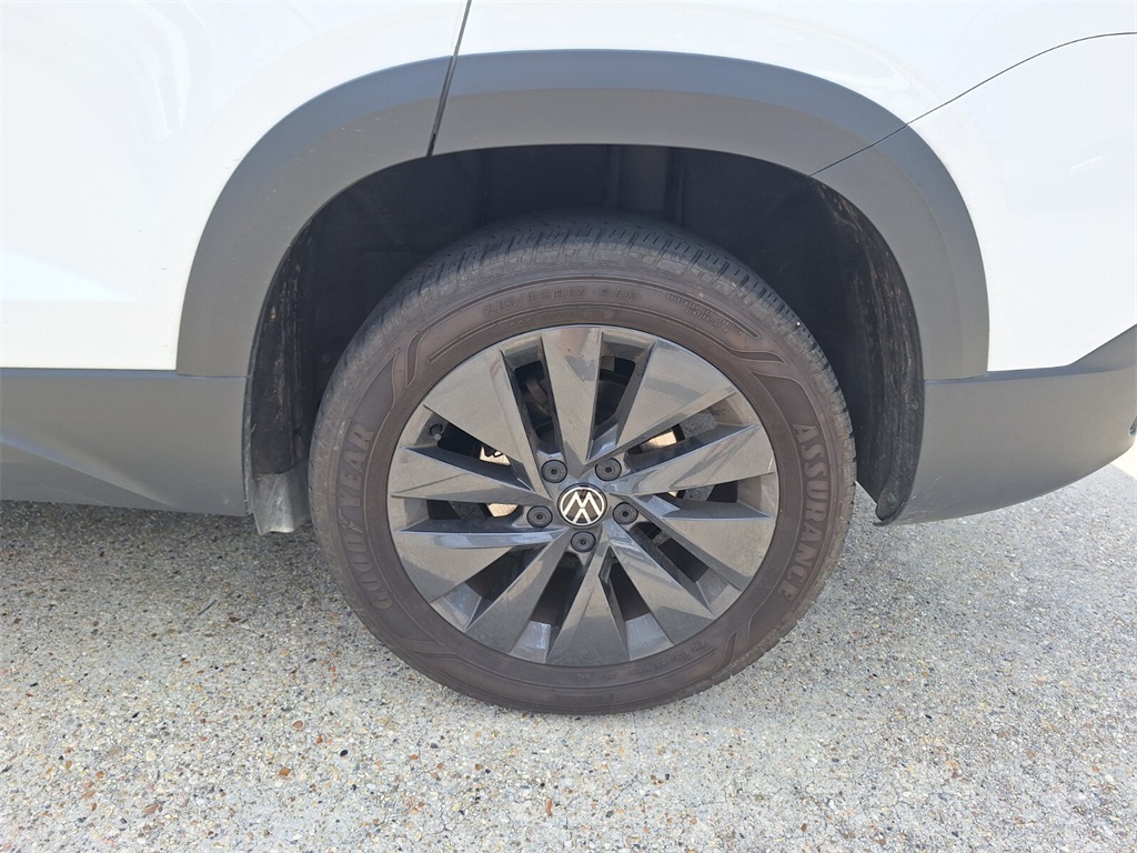 Vehicle image 23 of 29