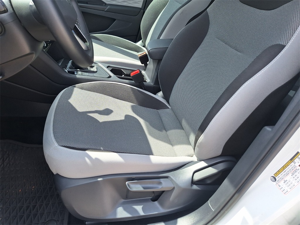Vehicle image 10 of 29