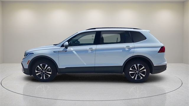 Vehicle image 8 of 33