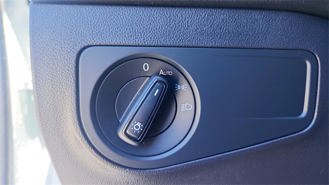 Vehicle image 27 of 33