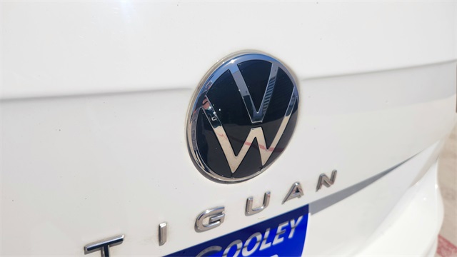 Vehicle image 23 of 33