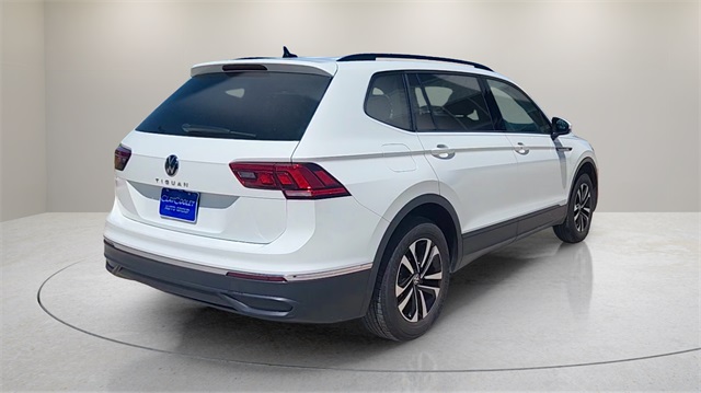 Vehicle image 4 of 33