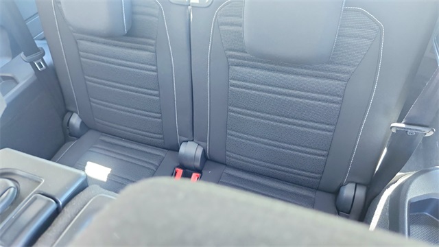 Vehicle image 20 of 33