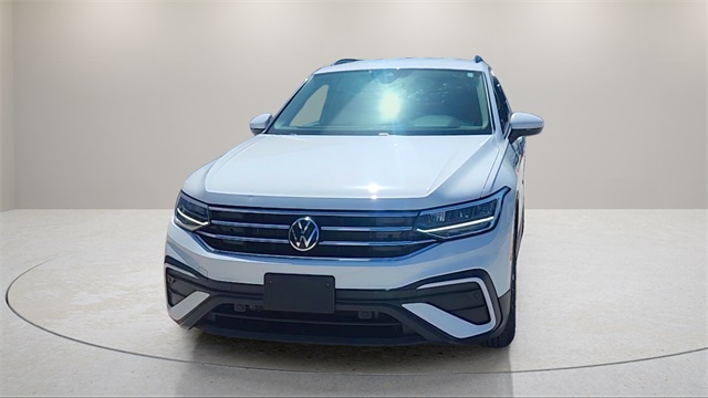 Vehicle image 2 of 33