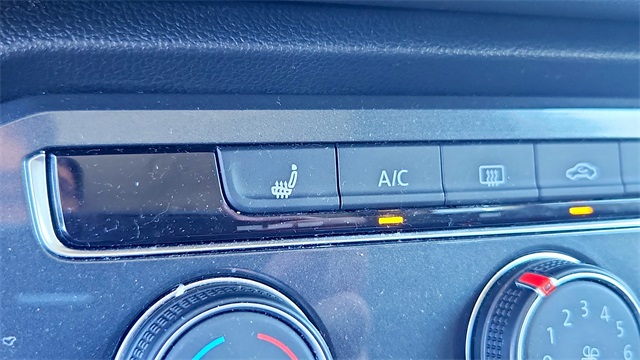 Vehicle image 16 of 33