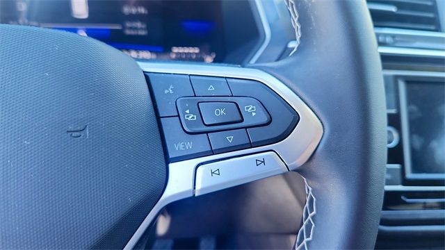 Vehicle image 29 of 33