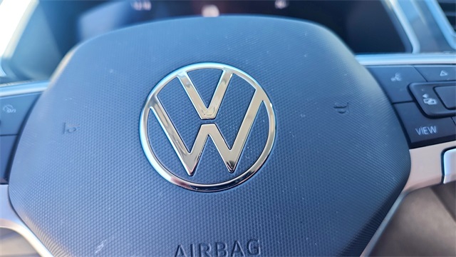 Vehicle image 32 of 33