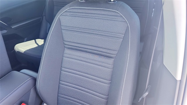 Vehicle image 10 of 33