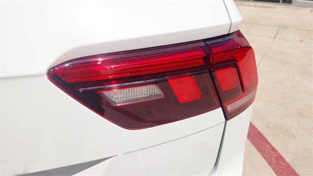 Vehicle image 22 of 33